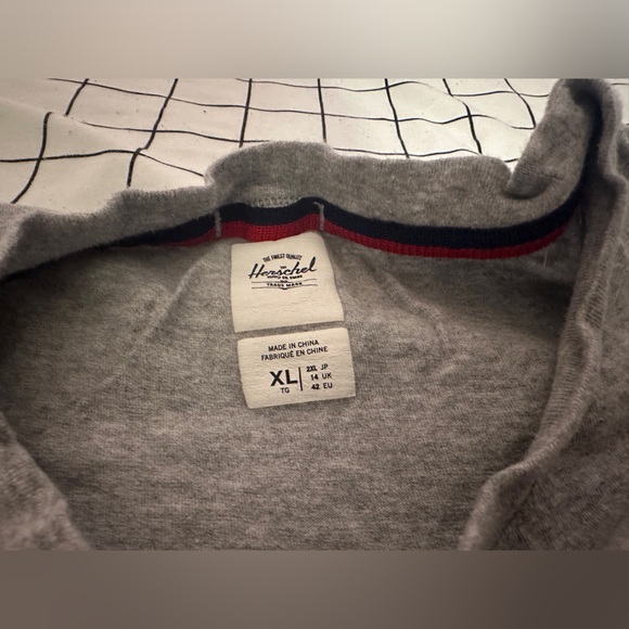 Herschel Tee - Picture 3 of 5